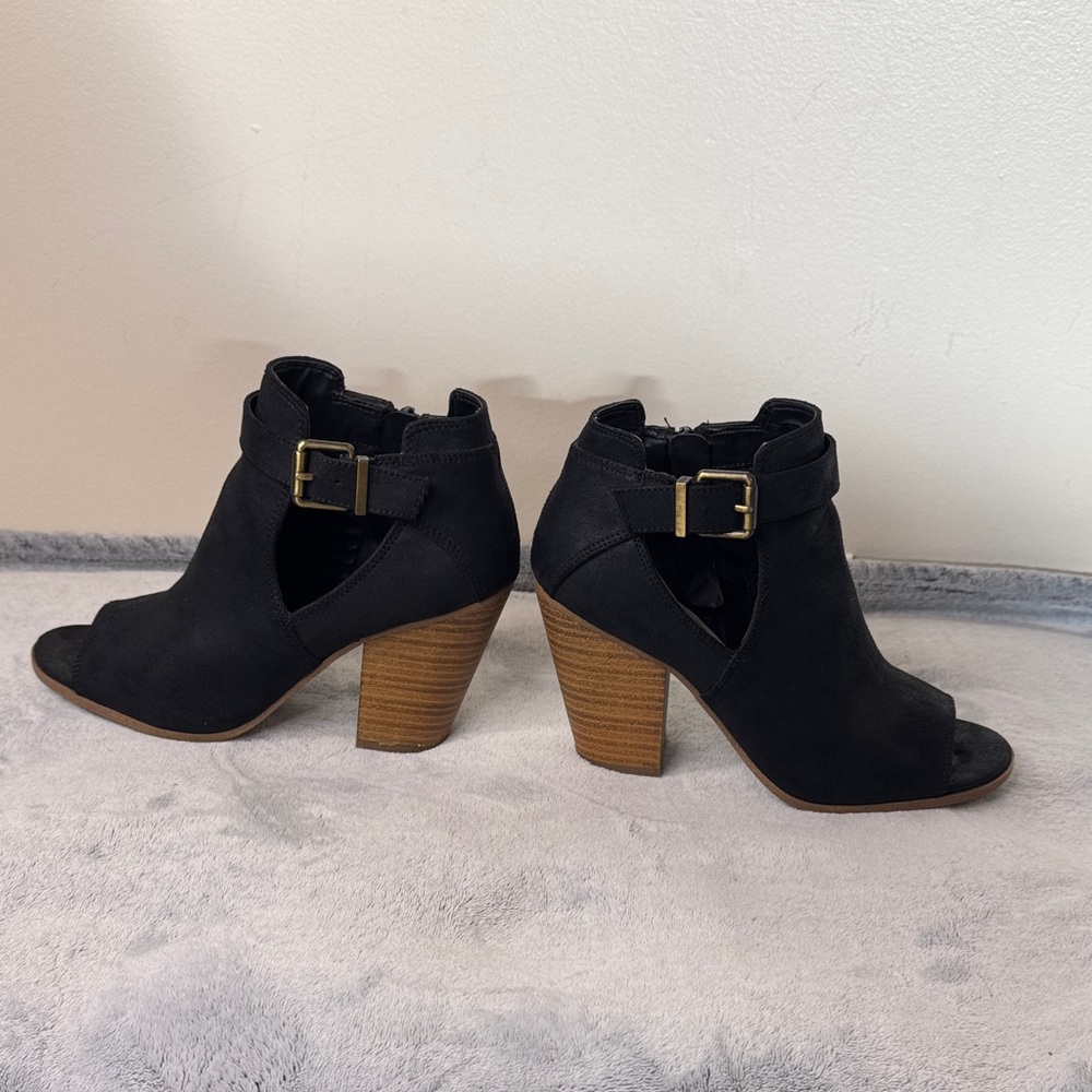 Fergalicious “Retro” Black Peep Toe Ankle Booties - Size 7 - Picture 3 of 11